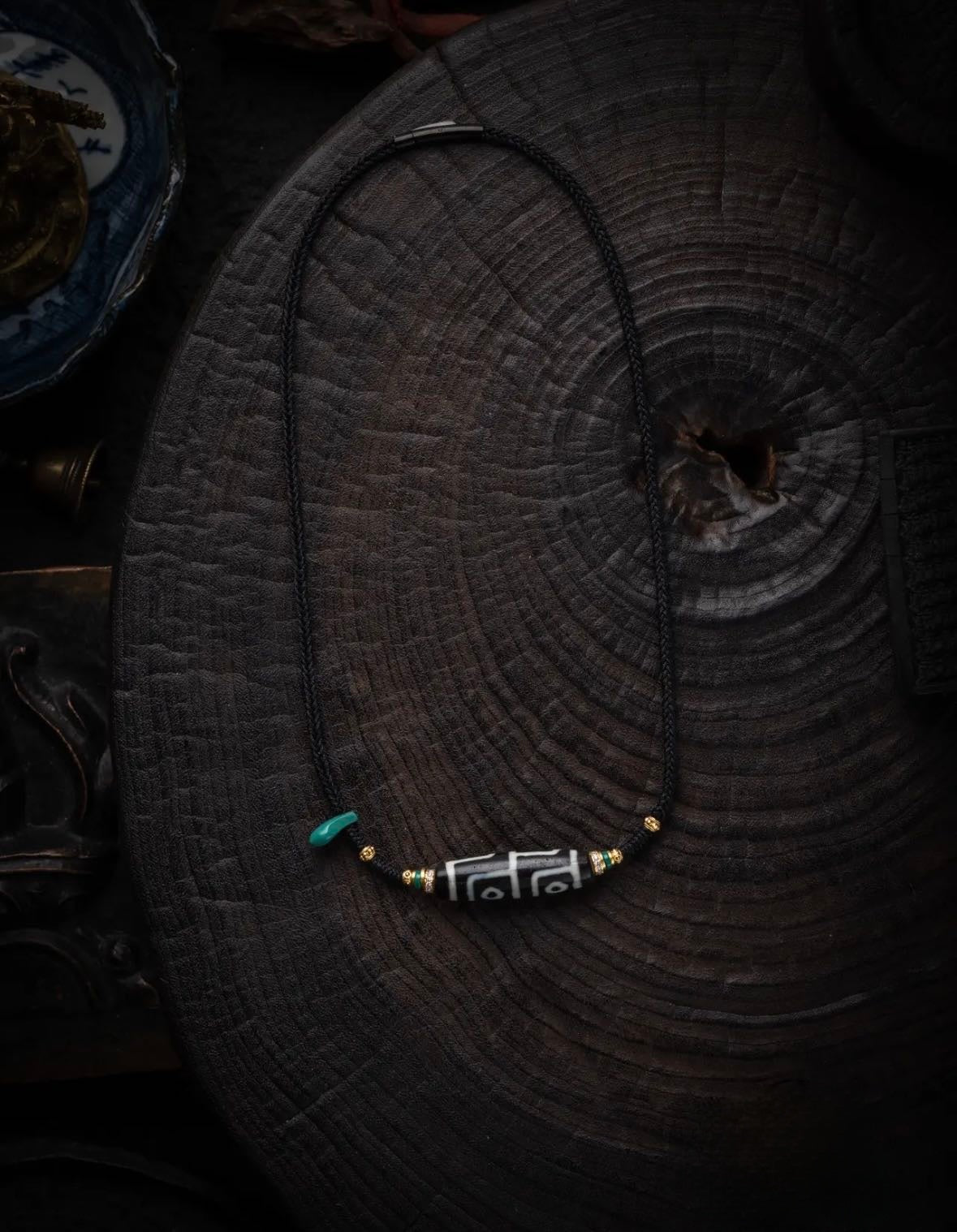 Tibetan Handcrafted Four-Eye Dzi Bead Necklace