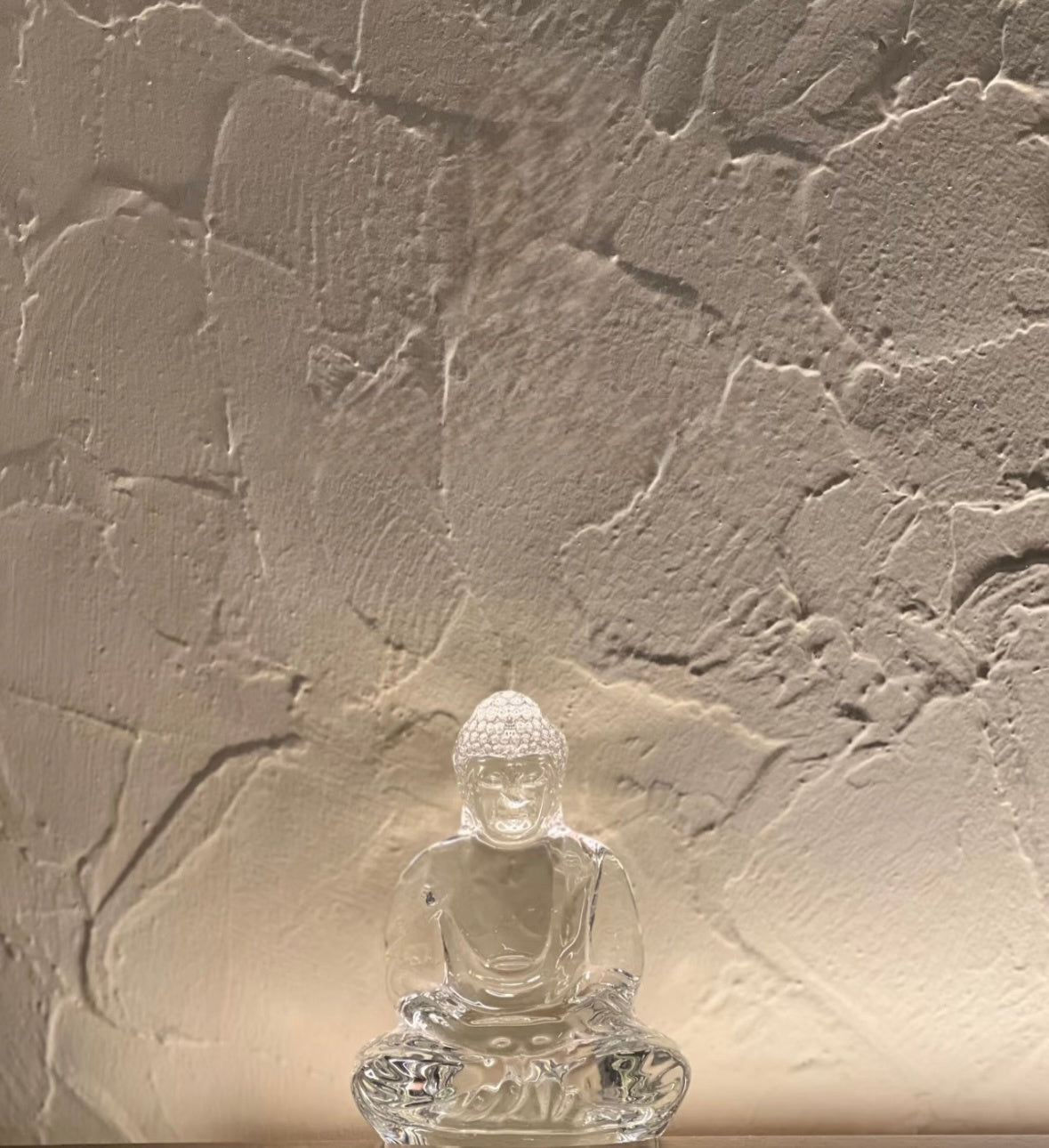 Serene White Crystal Buddha Statue - A Sanctuary of Peace（10*7.2cm)