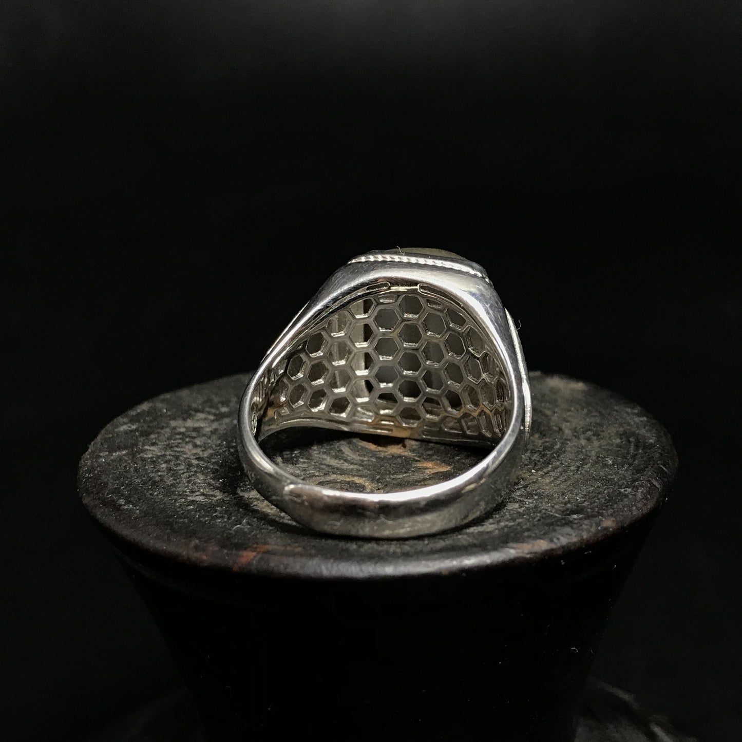 Tibetan One-Eye Dharma Dzi 925 Sterling Silver Ring